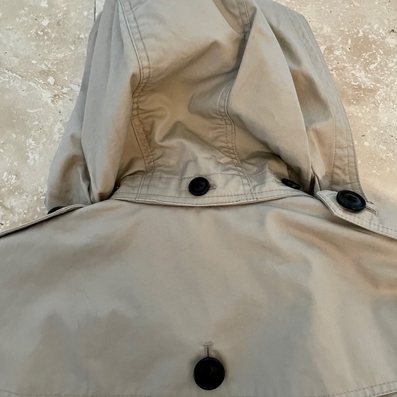 BURBERRY TRENCH COAT - Picture 9 of 12